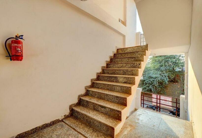 فندق Spot On 76467 R&a Residency