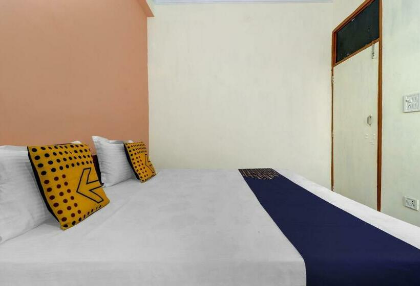 فندق Spot On 76467 R&a Residency