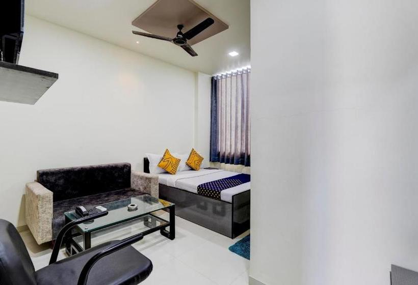 فندق Spot On 76858  Grand Shivay