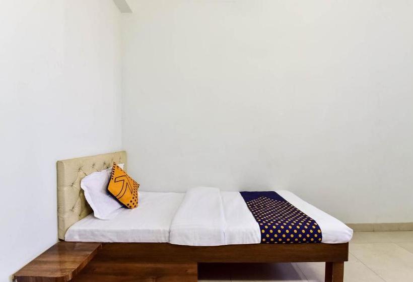 בית מלון כפרי Spot On 76981 Shri Ganga Residency