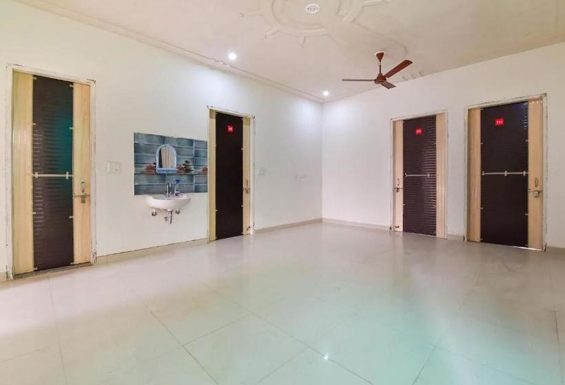 Отель Spot On 77058  Luv Palace 2