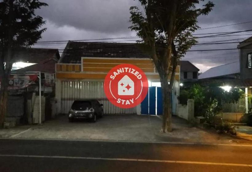 ホテル Spot On 90135 Thalia Residence