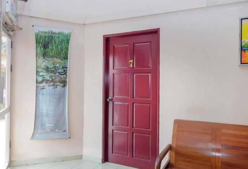 Spot On 90144 Corridor Hotel 1