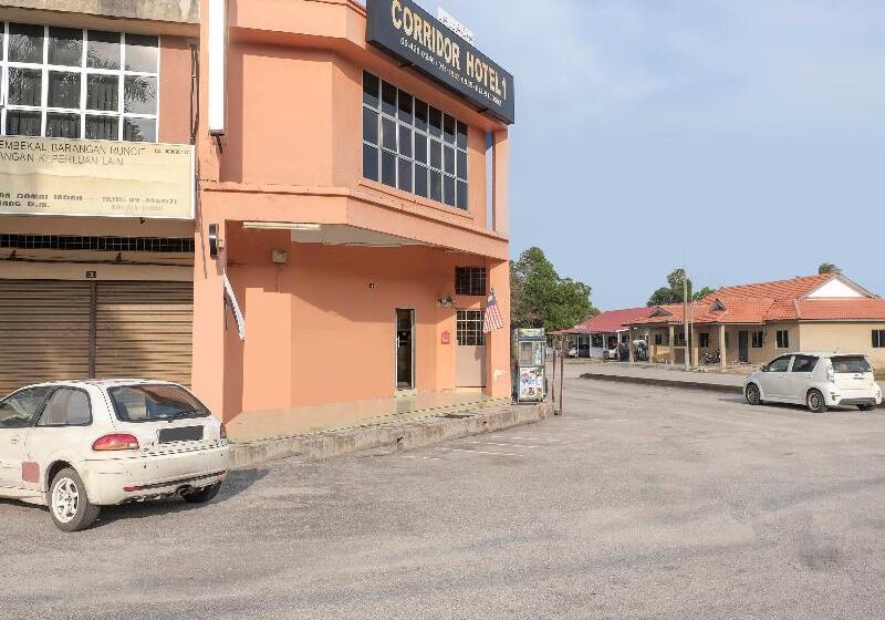 Spot On 90144 Corridor Hotel 1