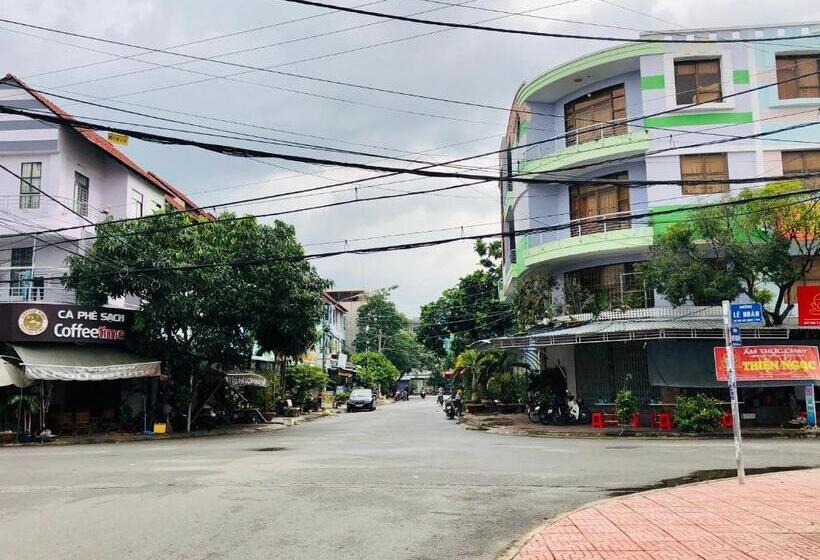 هتل Stay Hostel 2 350m From The Ferry