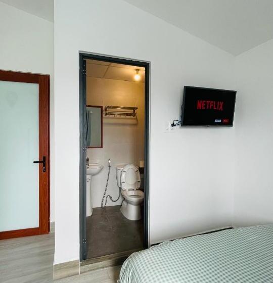 هتل Stay Hostel 2 350m From The Ferry