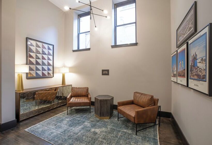 The Bee Hotel, Danville