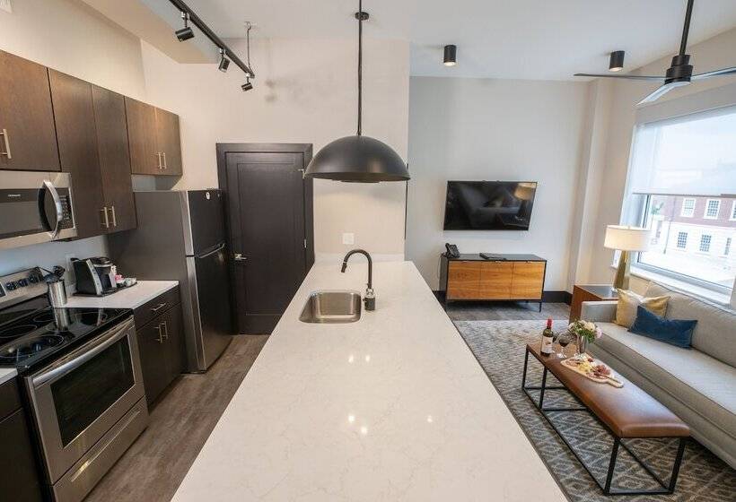 The Bee Hotel, Danville