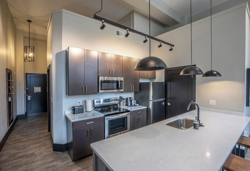 The Bee Hotel, Danville