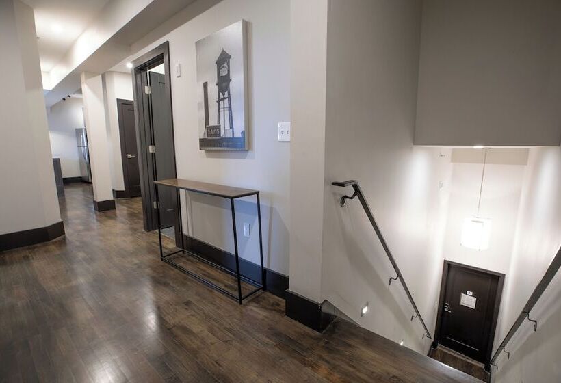 The Bee Hotel, Danville