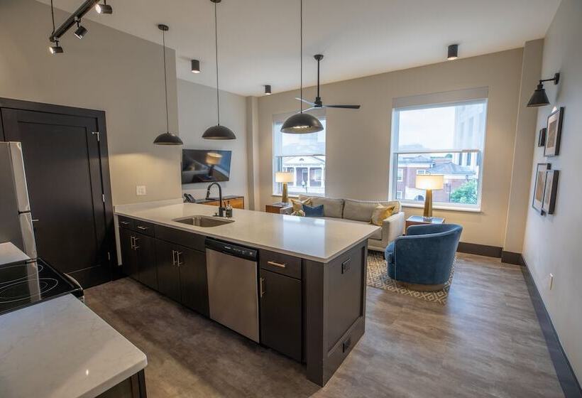 The Bee Hotel, Danville