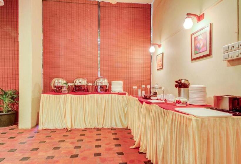 בית מלון כפרי Treebo Iris Suites