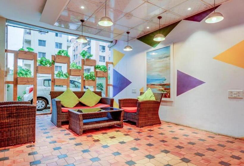 בית מלון כפרי Treebo Iris Suites