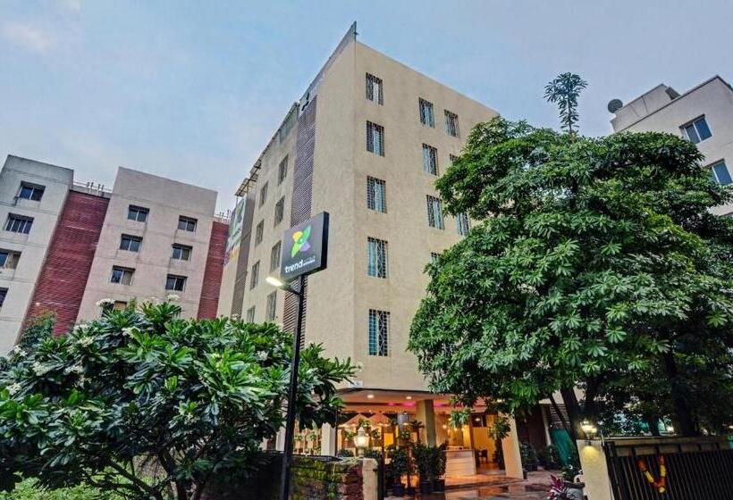 בית מלון כפרי Treebo Iris Suites