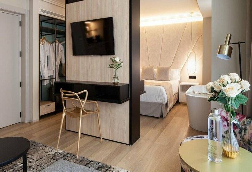 هتل Nivia Born Boutique