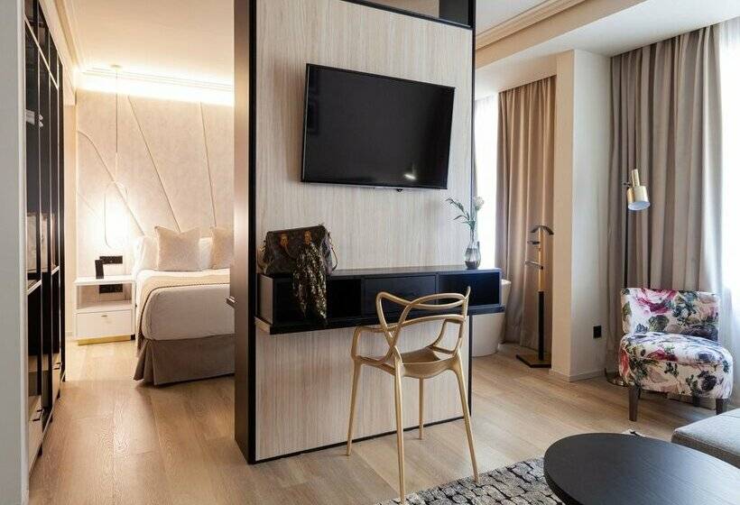 هتل Nivia Born Boutique