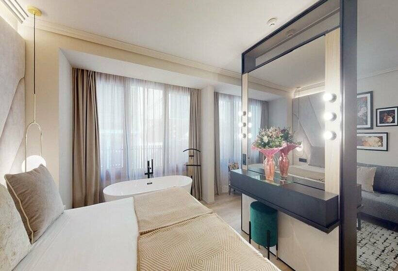 هتل Nivia Born Boutique