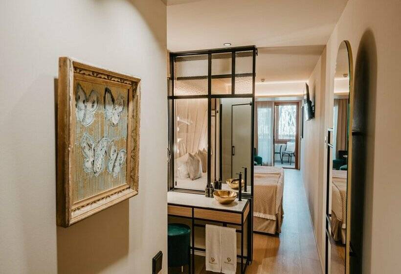 هتل Nivia Born Boutique