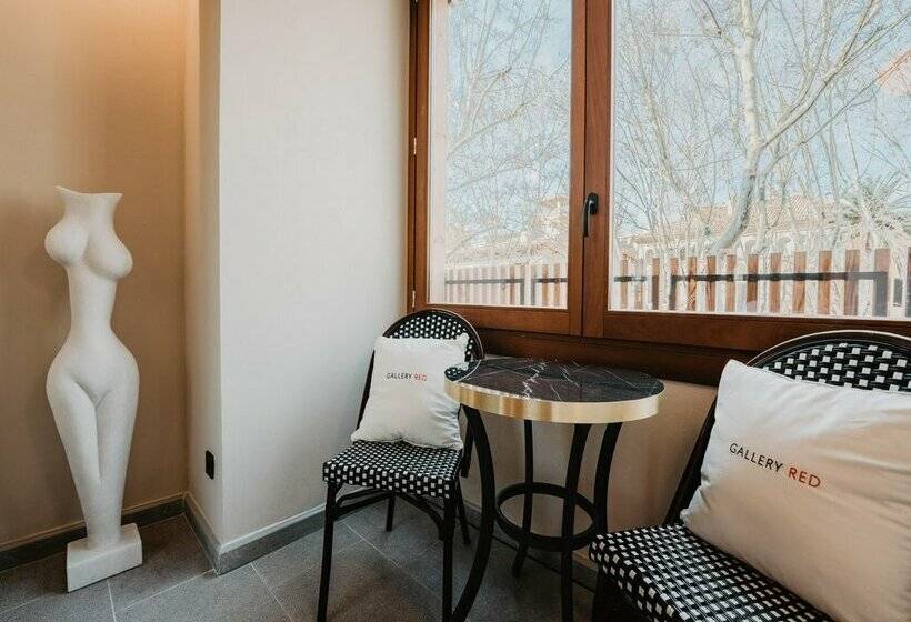 هتل Nivia Born Boutique