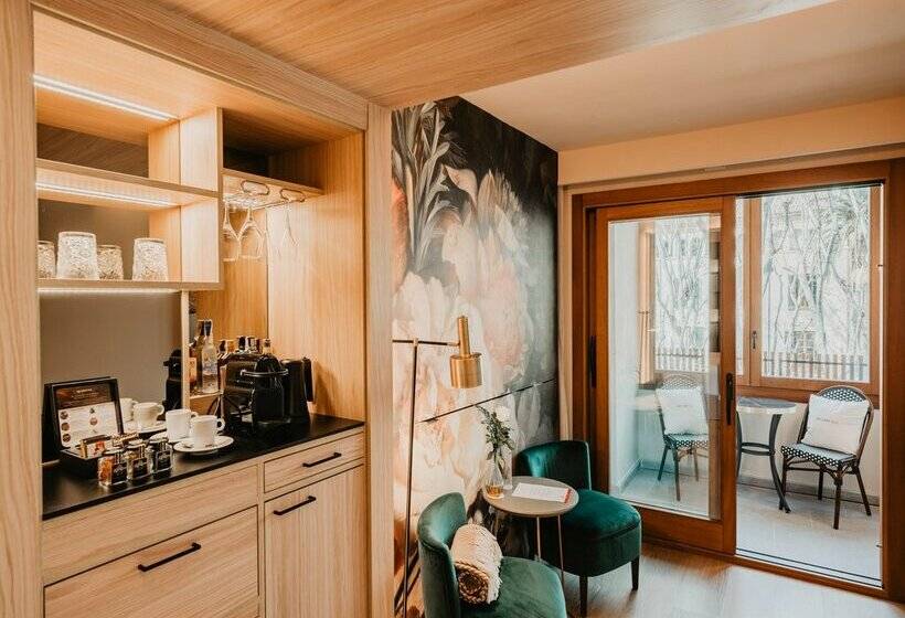 هتل Nivia Born Boutique