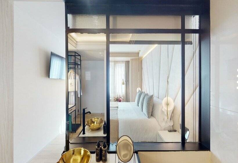 هتل Nivia Born Boutique