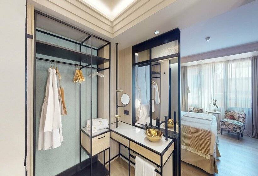 هتل Nivia Born Boutique