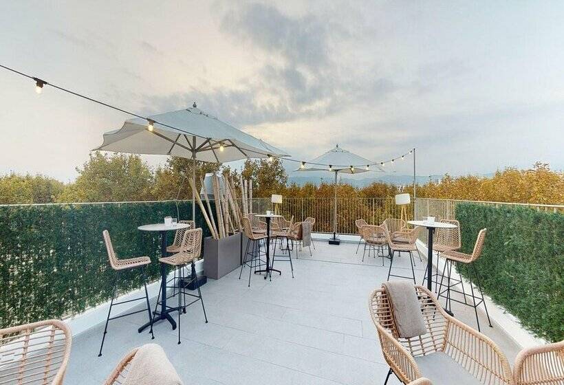 هتل Nivia Born Boutique