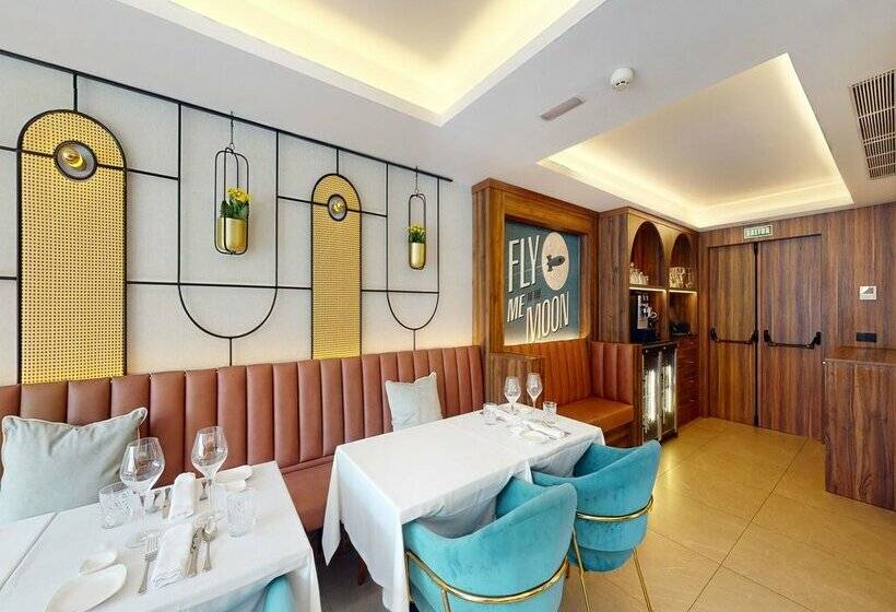 هتل Nivia Born Boutique