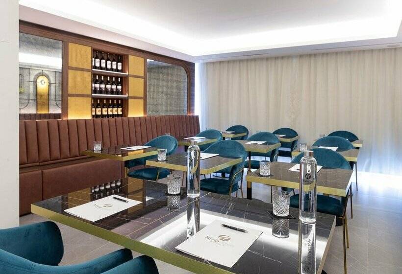 هتل Nivia Born Boutique