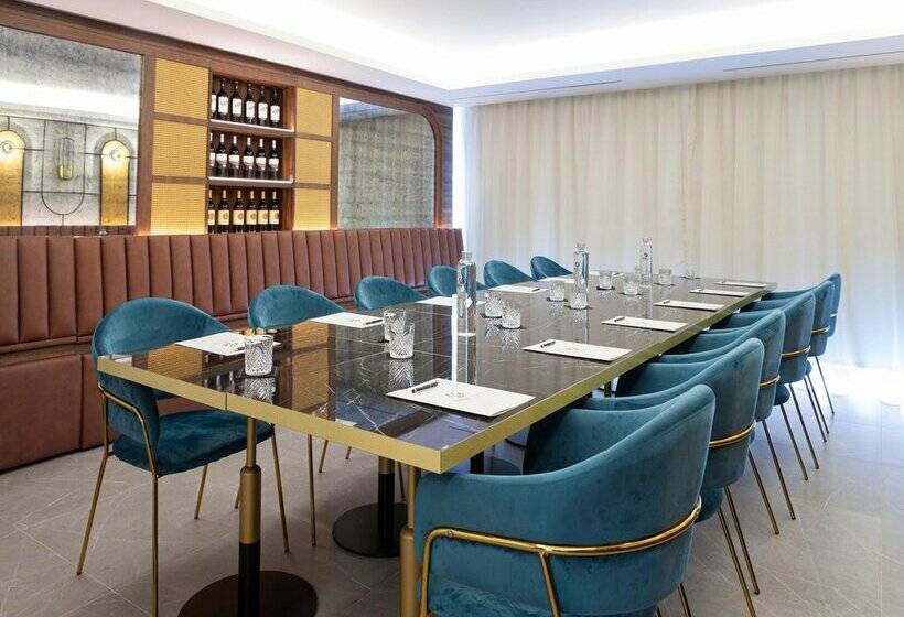 هتل Nivia Born Boutique