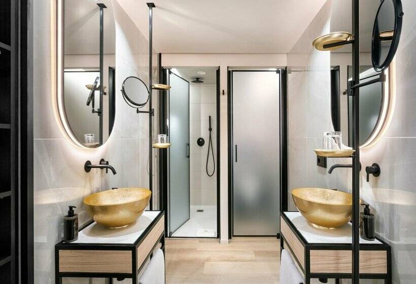 هتل Nivia Born Boutique