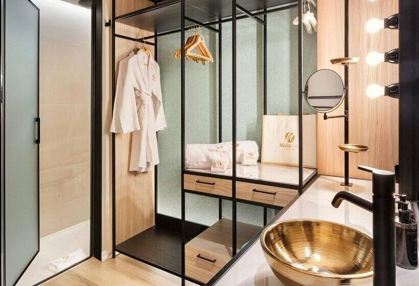 هتل Nivia Born Boutique