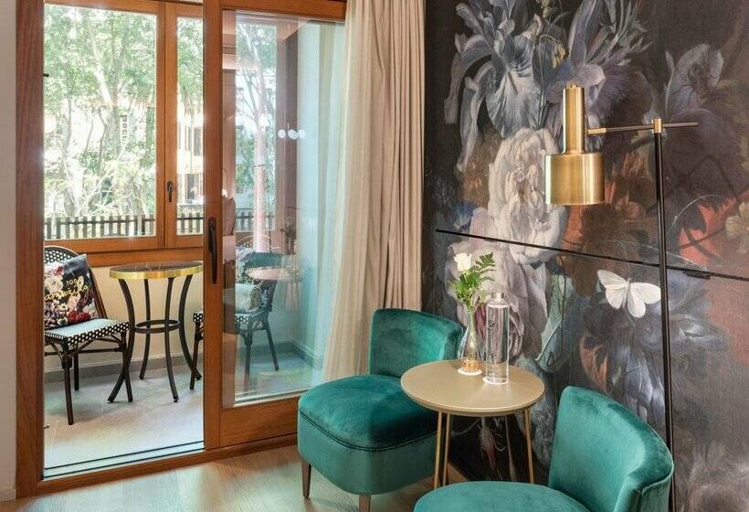 هتل Nivia Born Boutique