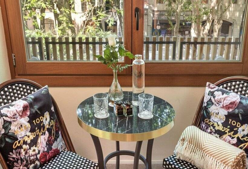 هتل Nivia Born Boutique