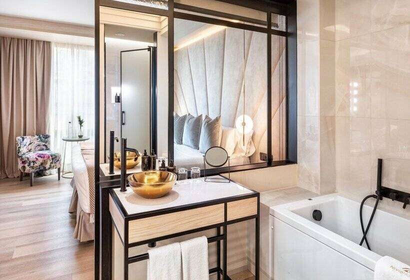 هتل Nivia Born Boutique