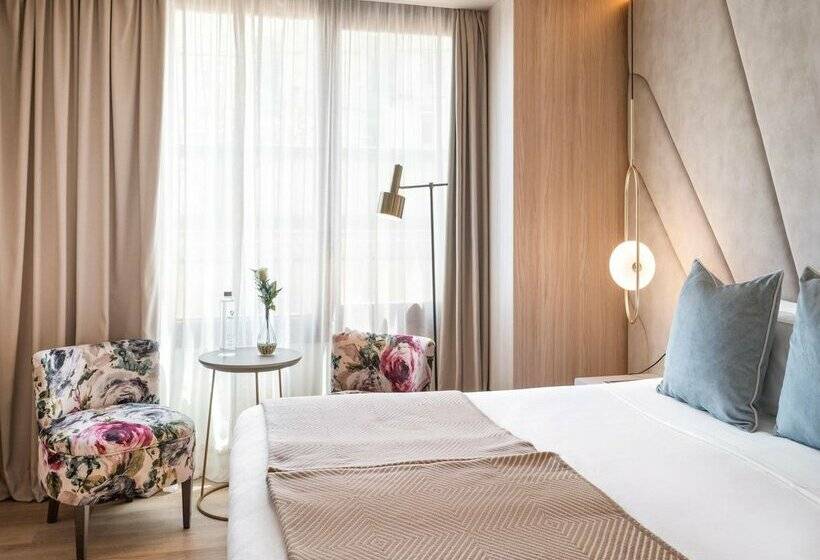 هتل Nivia Born Boutique