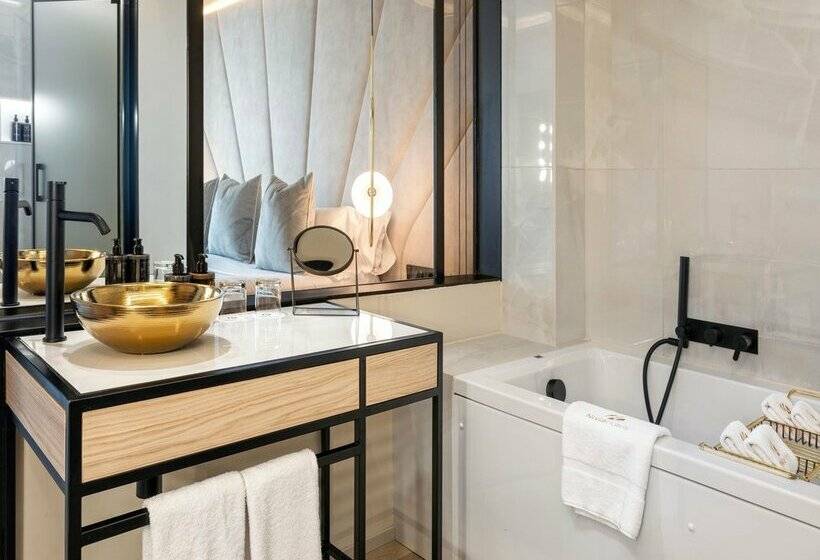 هتل Nivia Born Boutique