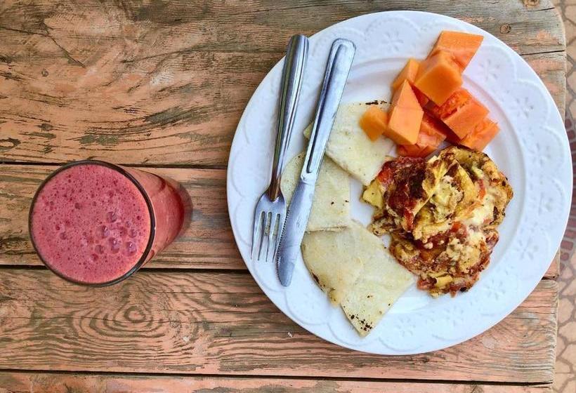 پانسیون Hostal Buena Vida