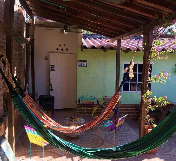 پانسیون Hostal Buena Vida