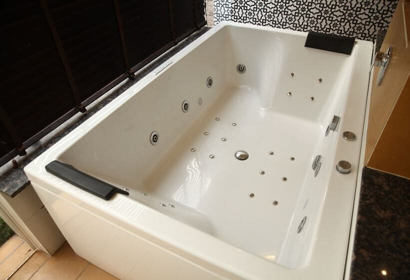 리조트 The Pench International