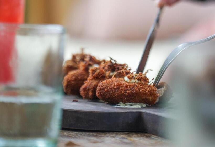 Surfing Temple Hotel Boutique