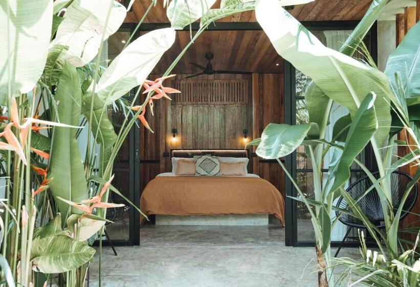 Surfing Temple Hotel Boutique