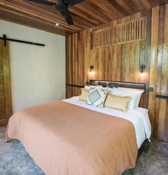 Surfing Temple Hotel Boutique