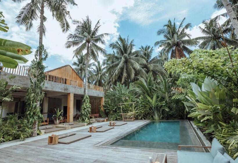 Surfing Temple Hotel Boutique