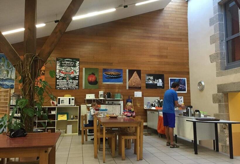 Общежитие Auberge De Jeunesse Hi Pontivy