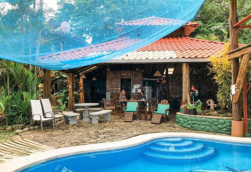 צימר Pacific Edge Eco Lodge