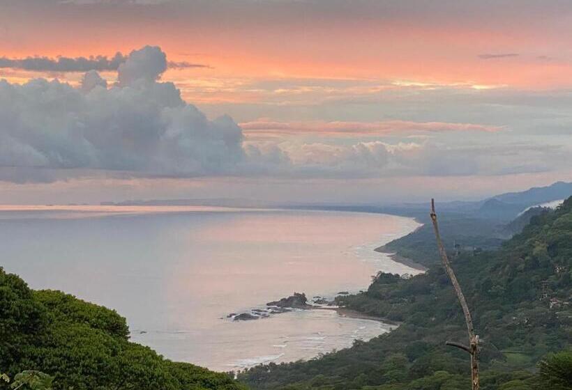 مبيت وإفطار Pacific Edge Eco Lodge