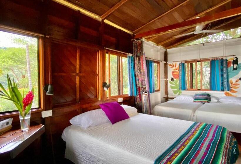 צימר Pacific Edge Eco Lodge