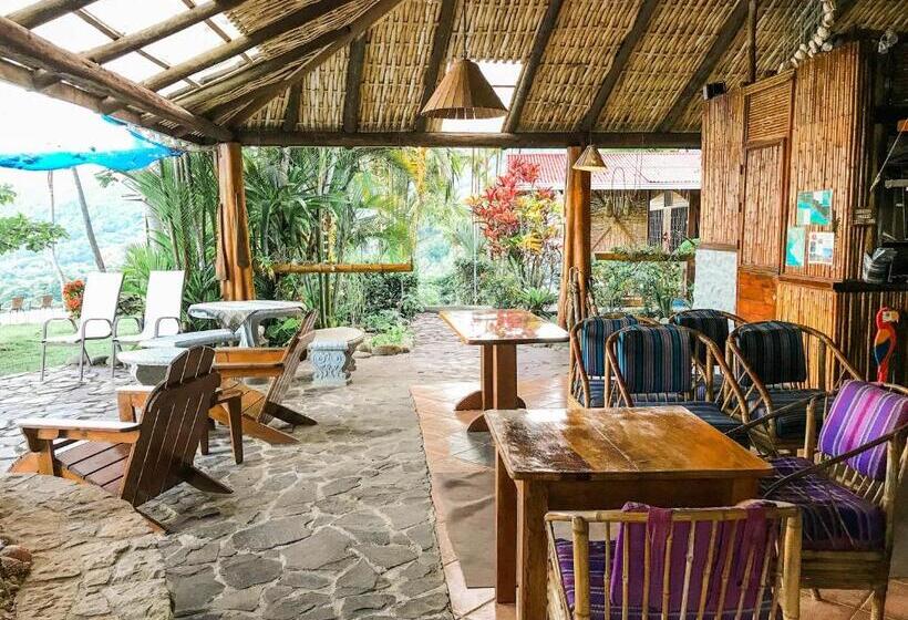 צימר Pacific Edge Eco Lodge