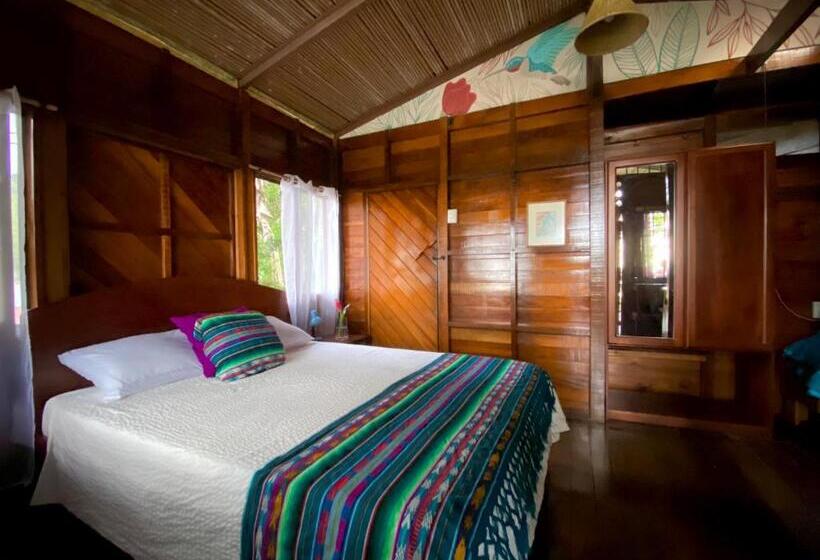 مبيت وإفطار Pacific Edge Eco Lodge